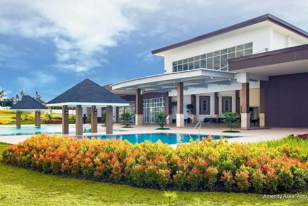 Taal Lake View Wind Residences By Smco Tagaytay City Exterior photo